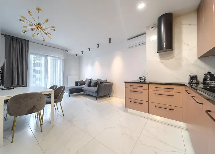 Zyndrama Centre Deluxe By Bookinghost *