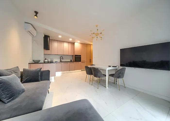 Zyndrama Centre Deluxe By Bookinghost Breslau