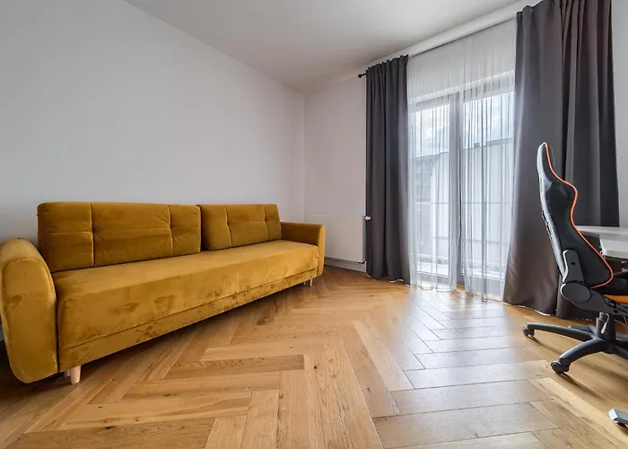 Zyndrama Centre Deluxe By Bookinghost *