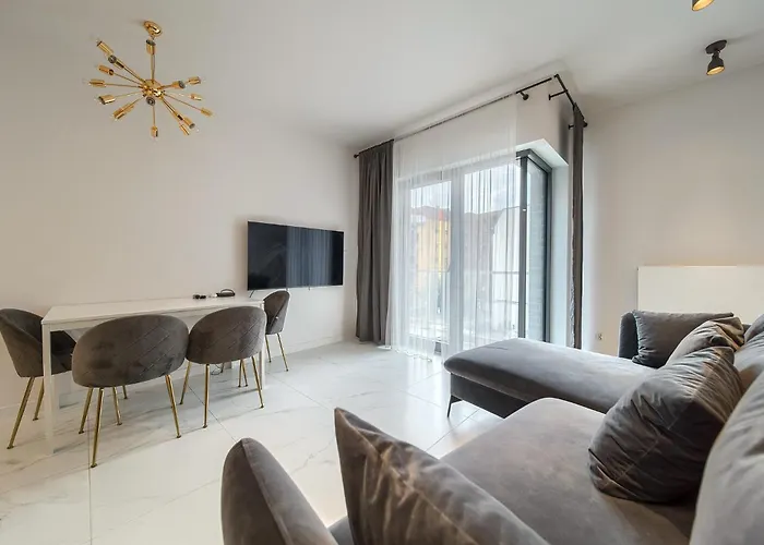 Zyndrama Centre Deluxe By Bookinghost * Breslavia