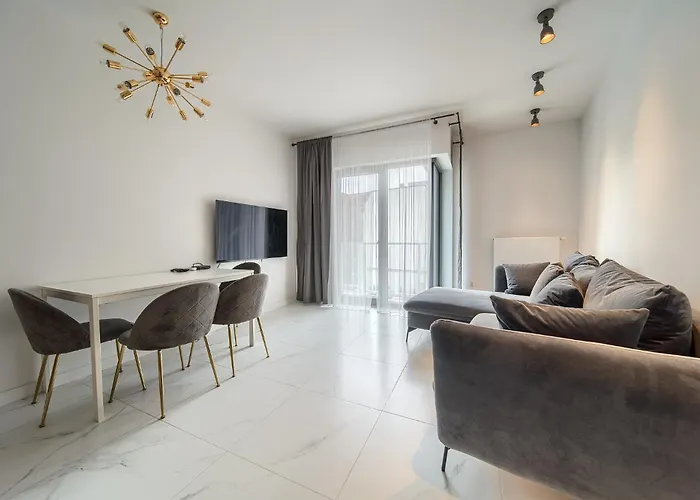 Zyndrama Centre Deluxe By Bookinghost *